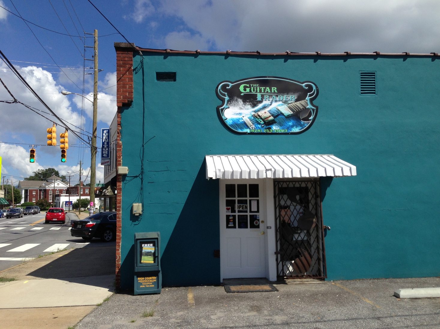 The Guitar Trader turquoise storefront
