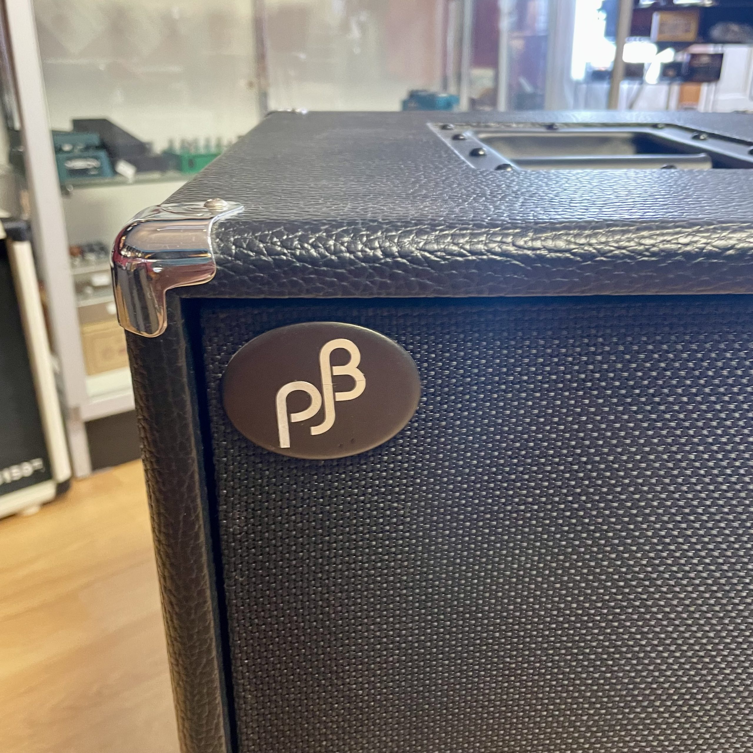 Phil Jones Neo Power 6B 300W Bass Speaker Cabinet – The Guitar Trader