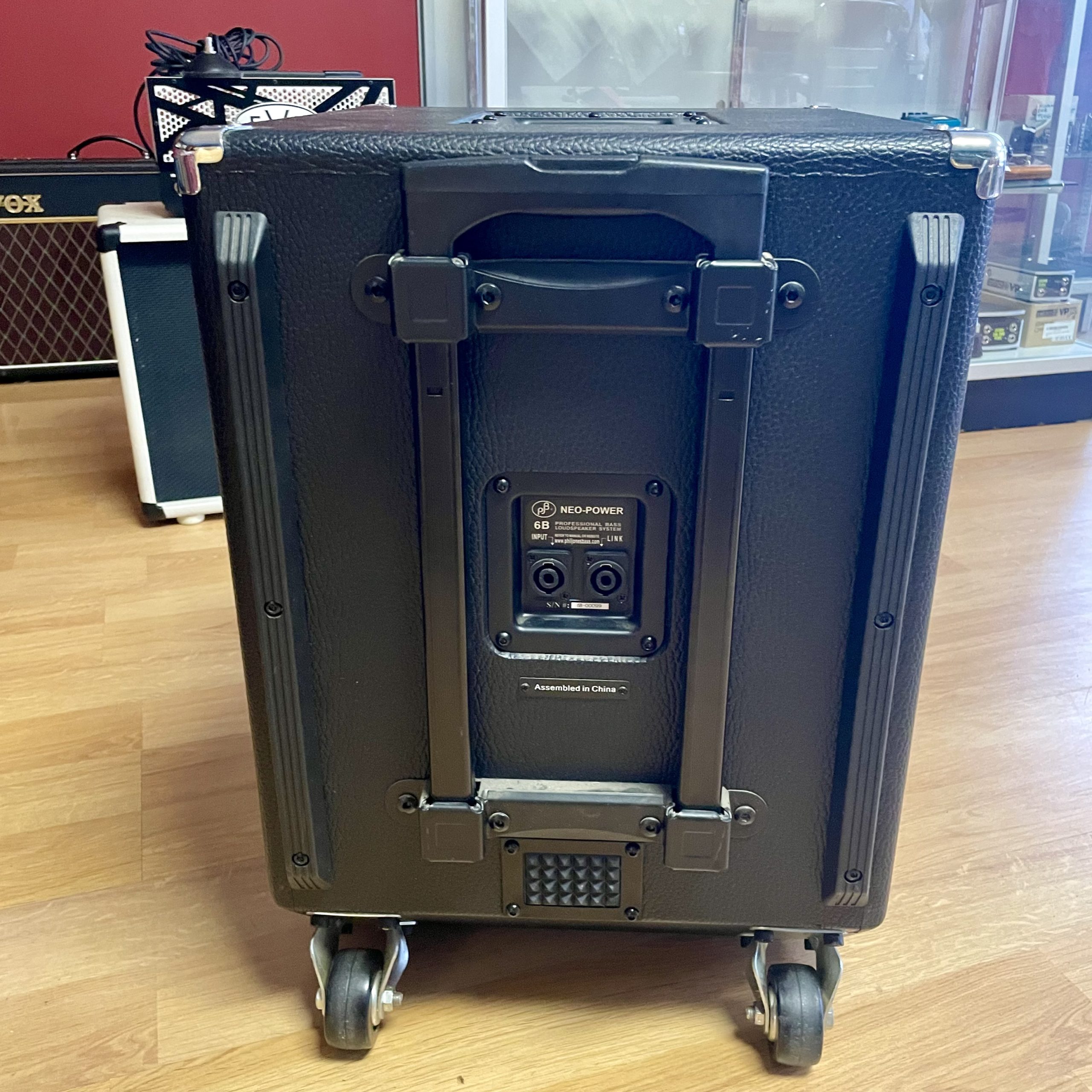 Phil Jones Neo Power 6B 300W Bass Speaker Cabinet – The Guitar Trader
